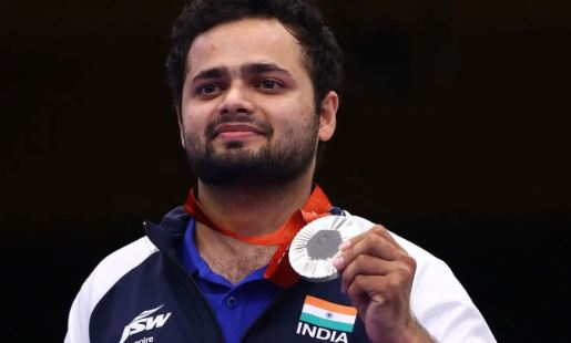 'मनीष नरवाल ने पैरालिंपिक में एयर पिस्टल स्पर्धा में रजत पदक जीता | '